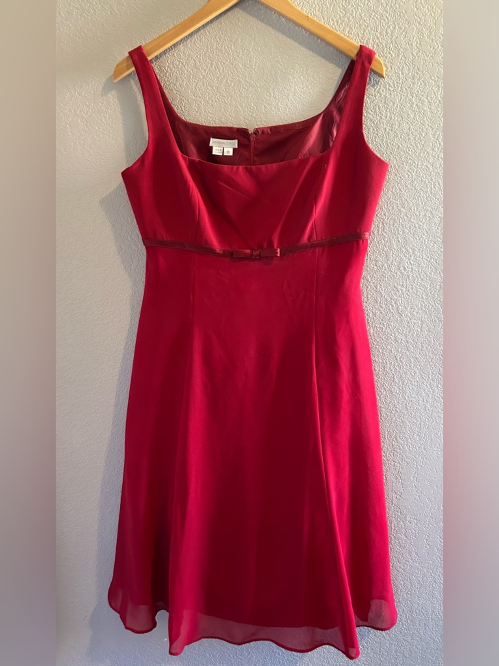 London Times Red Sleeveless Midi Dress with Bow Waist